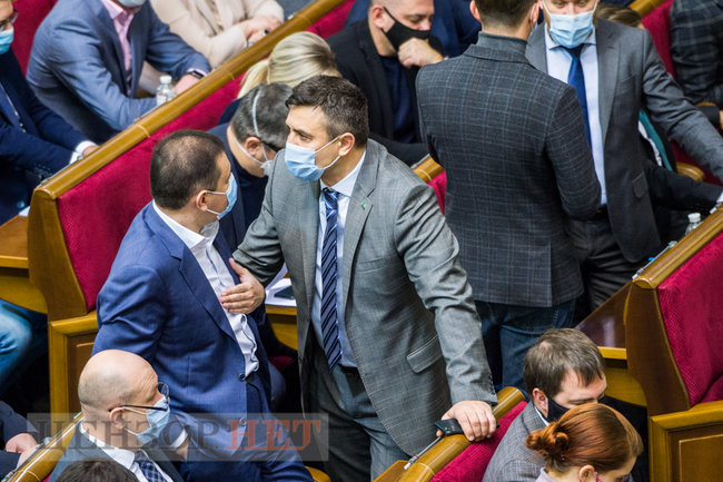 Некарантинні вітання слуг народу, обговорення фейкових довідок про щеплення і збір Медяником майже 150 тис. грн, - день роботи ВР 2 грудня 34