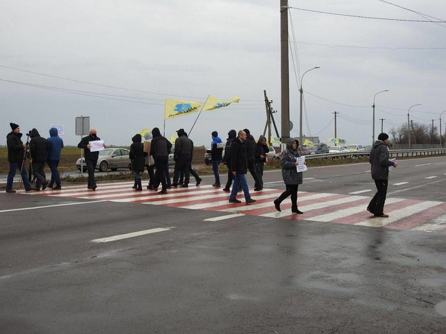 Вово, вже не смішно: у Полтаві, Житомирі та Львові протестують проти підвищення тарифів, демонстранти перекривають траси 07