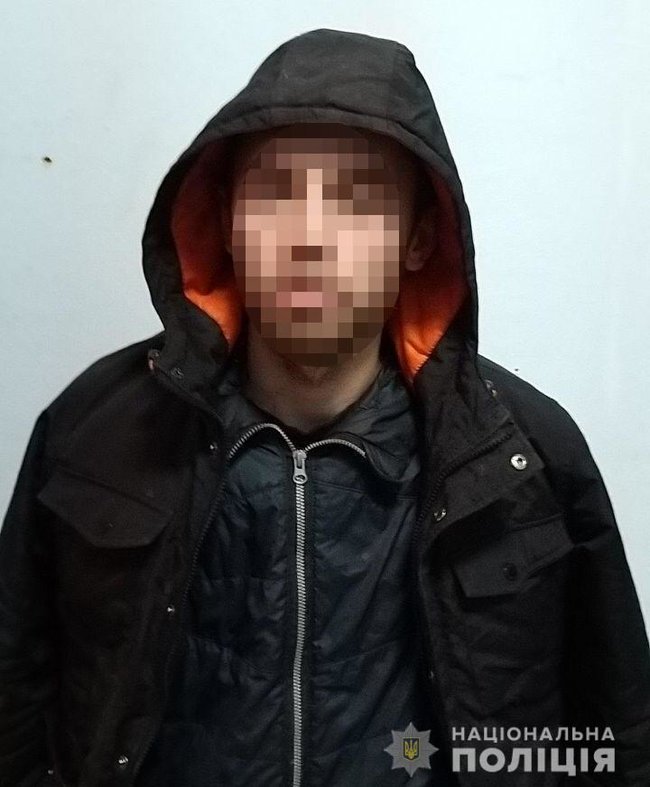Полицейские задержали 22-летнего ранее судимого мужчину, который грабил школьников в Шевченковском районе Киева 01