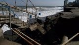 6-балльный шторм разрушил часть набережной Алушты. ФОТОрепортаж