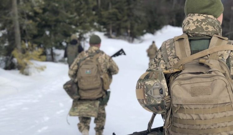 Зекономили: Чому українська армія лишилась без грілок у люті морози