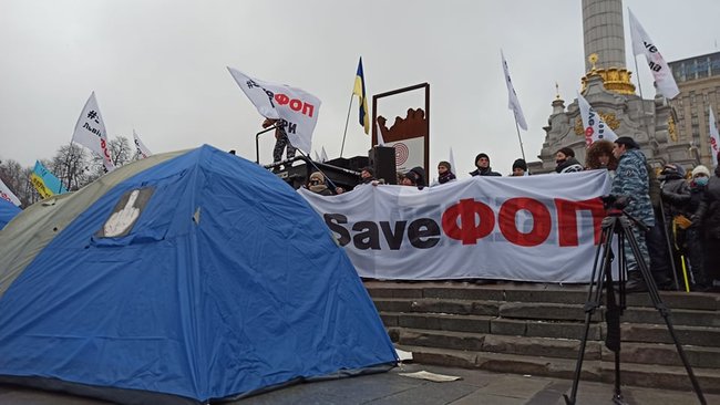 Протест ФОПів: Правоохоронці спробували демонтувати намети - застосовували сльозогінний газ 14