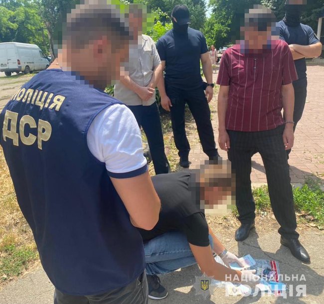 Свыше 110 тыс. грн за размещение МАФов: чиновник горсовета задержан при получении взятки в Одессе 02