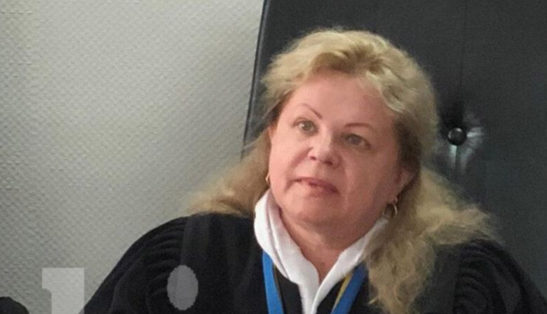 Три человека с Азова окольными путями вылезли с Мариуполя: СБУ опублікувала докази співпраці голови Полтавського райсуду Богомолової з ФСБ РФ 01
