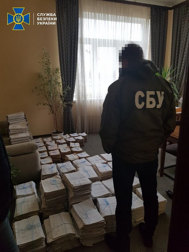 Чиновники Чернівецької міськради привласнили близько 5 млн грн компенсації за пільговий проїзд громадян, - СБУ 01