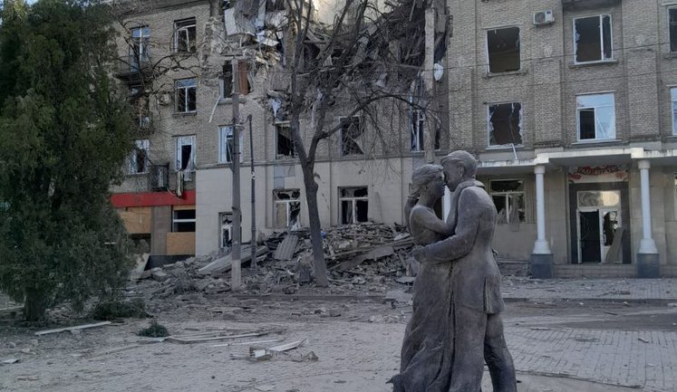 Ворог зранку вдарив по Донеччині: у Краматорську загинуло три людини, у Дружківці - дві. ФОТОрепортаж