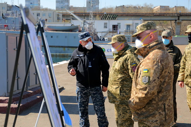 Таран и Хомчак посетили флагман ВМС Украины фрегат Гетьман Сагайдачний 02