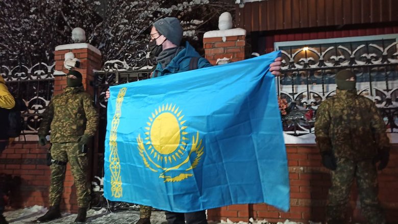 Возле посольства Казахстана в Киеве прошла акция против репрессий в отношении митингующих и интервенции ОДКБ 03