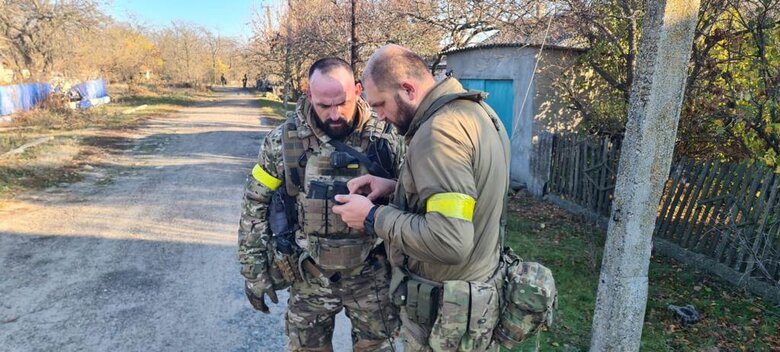 Командир батальйону Цунамі Олександр Гостіщев: На Херсонщині нам траплялися орки, які перевдягнулися в цивільне 07 Командир батальйону Цунамі Олександр Гостіщев: На Херсонщині нам траплялися орки, які перевдягнулися в цивільне 07