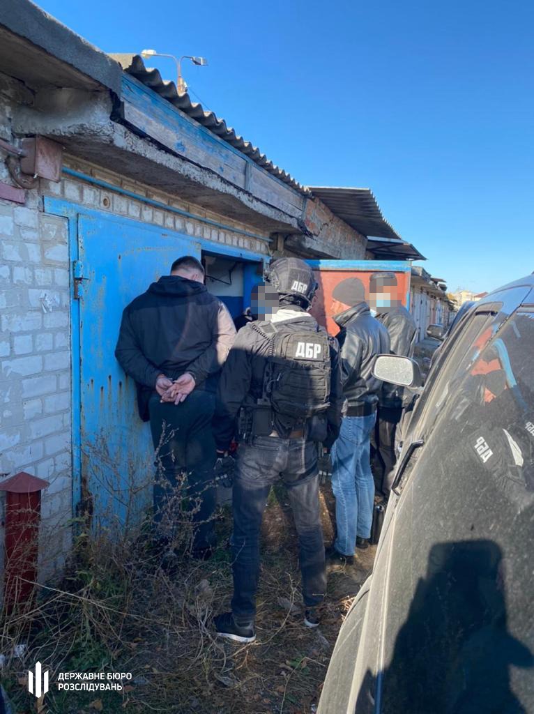 Полицейский организовал банду, которая занималась сбытом оружия, боеприпасов и взрывчатки криминалитету 11 Полицейский организовал банду, которая занималась сбытом оружия, боеприпасов и взрывчатки криминалитету 11