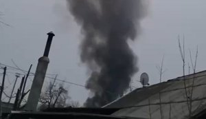 В оккупированном Донецке горит после прилета одно из предприятий: "Петровский район. Попали в завод". ВИДЕО