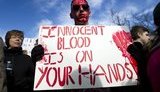 "Убитий у школі", "Кров невинних на ваших руках": США сколихнули багатотисячні акції студентів проти зброї. ФОТО