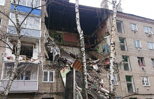 У Підмосковї унаслідок вибуху обвалився підїзд 5-поверхового будинку, троє загиблих 02