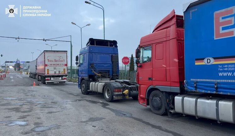 Polish farmers start blocking Medyka-Shehyni checkpoint. VIDEO