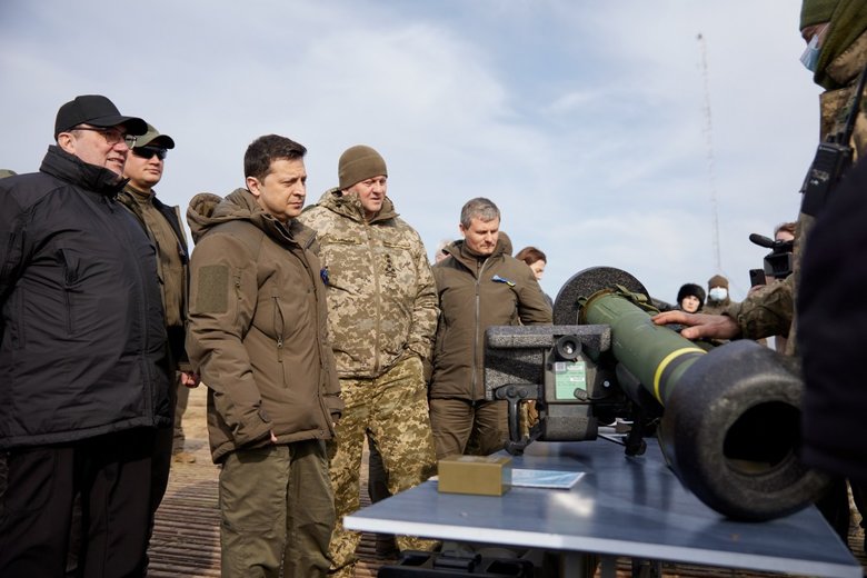 Зеленский проверил ход военных учений в Ривненской области 10