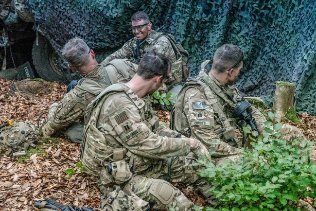 Через рішучі дії українських десантників керівництво навчань Saber Junction-2018 оголосило паузу для коригування плану проведення маневрів 01