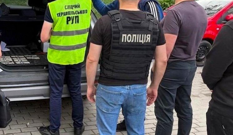Раніше підсудний за наркотики чоловік організував "трансфер" до Молдови для ухилянтів за $10 000. ФОТО