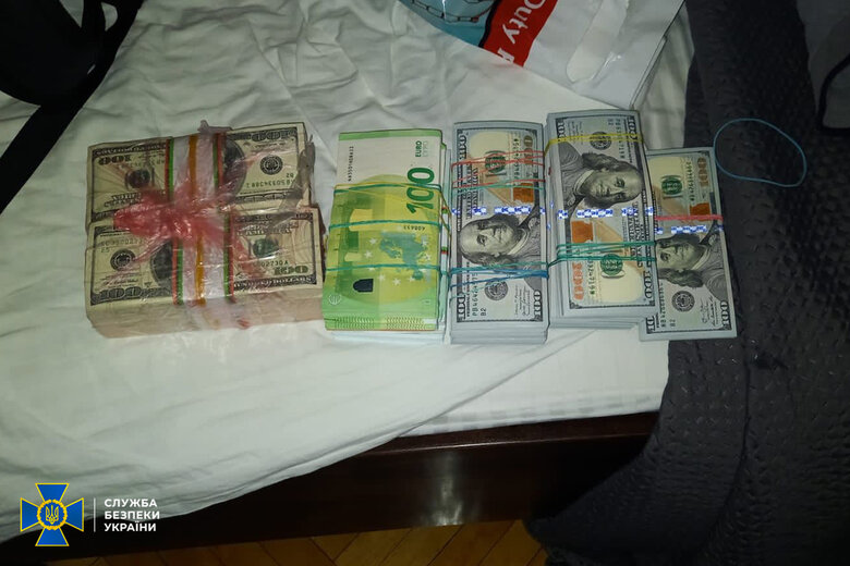 SSU finds libraries with pro-Kremlin literature, cash and dry rations of Russian army in Kharkiv diocese of UOC-MP 07