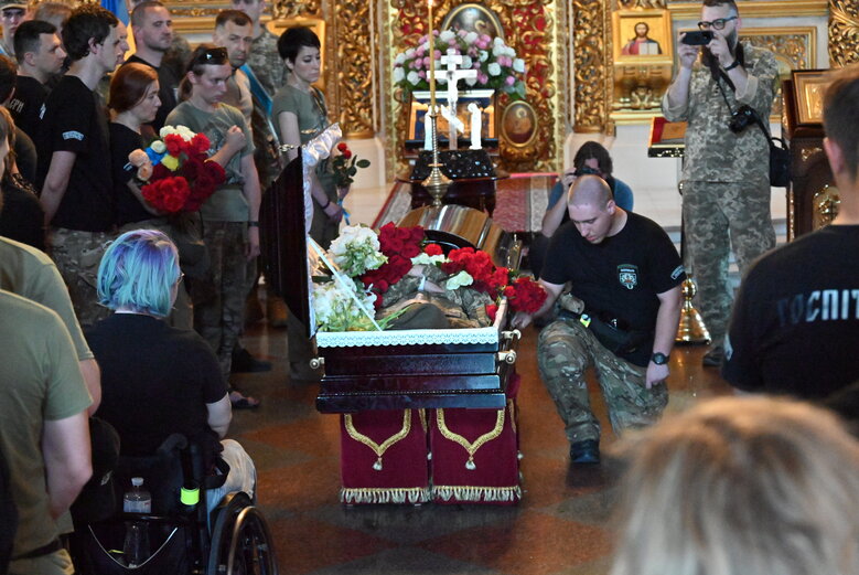 Із загиблим сержантом 68-ї ОЄБр Антоном Усовським попрощалися у Михайлівському Соборі 07