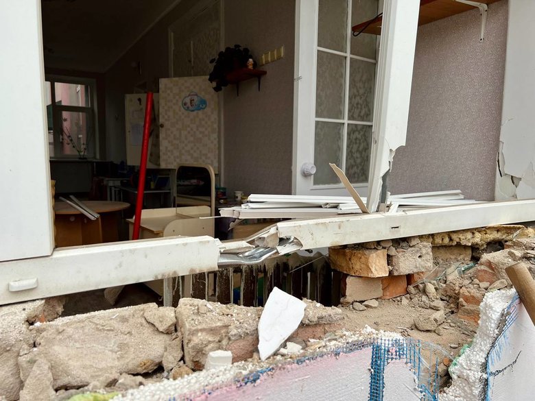 Russian troops shelled kindergarten in Mykolaiv, - Regional Council 01