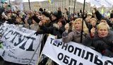 Печерский суд заблокирован милицией и окружен демонстрантами. "Регионала" Калашникова облили водой