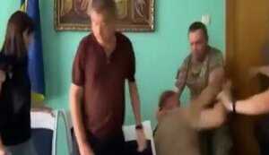 Глава райсовета и мэр Белгород-Днестровского подрались на заседании. ВИДЕО