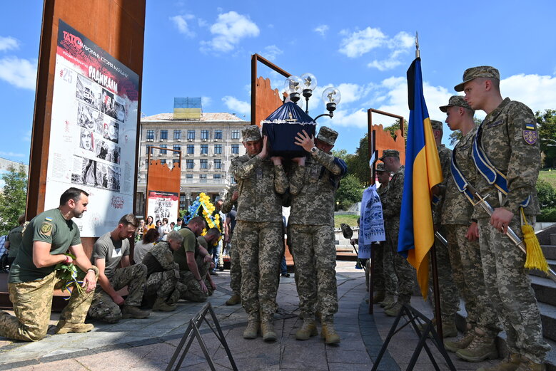 С погибшим воином Андреем Веремиенко простились в Киеве 25
