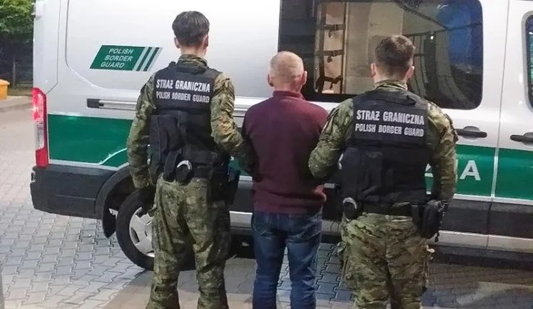 Польща депортувала українця, який виловив з озера відомого варшавського сома, - ЗМІ