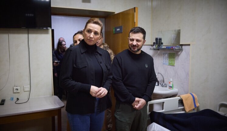 Зеленский и премьер Дании Фредериксен посетили украинских военных в госпитале. ФОТОРЕПОРТАЖ