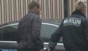 Под райотделом, в котором погиб студент Индило, постоянно дежурит "скорая". + ВИДЕО.