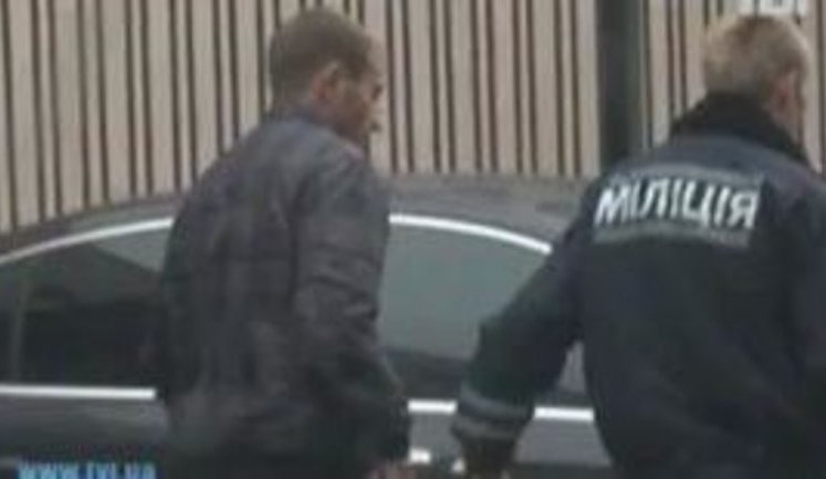 Под райотделом, в котором погиб студент Индило, постоянно дежурит "скорая". + ВИДЕО.