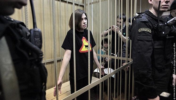 Для сравнения: суд над террористом Брейвиком в Норвегии и активисткой Pussy Riot в России. ФОТО