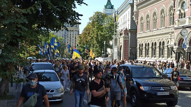 Нацкорпус вирушив до будинку, де живе Зеленський 14