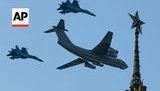 Фотокореспондент Associated Press Лукацький вловив гарний момент на репетиції параду в Києві. ФОТО ДНЯ