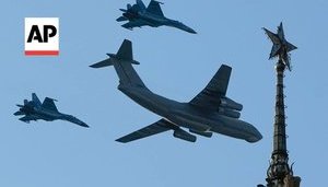 Фотокореспондент Associated Press Лукацький вловив гарний момент на репетиції параду в Києві. ФОТО ДНЯ