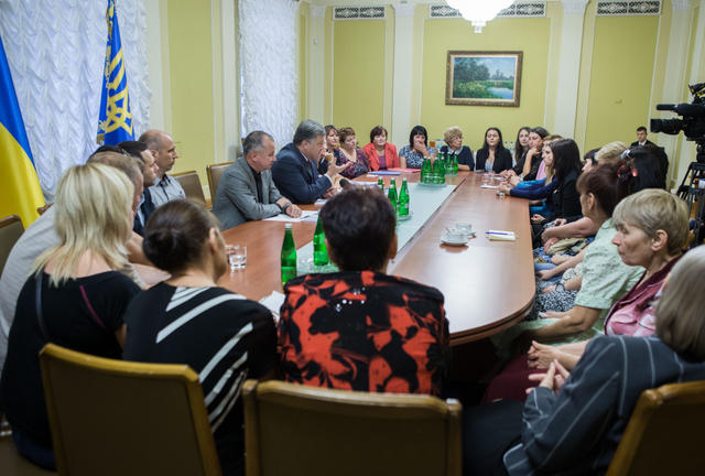 семья плен матери