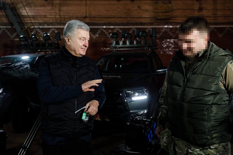 Порошенко передав 3 комплекси "Ай-Петрі" підрозділу ОК "Південь"