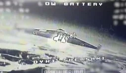 зенітний дрон атакує ворожий безпілотник