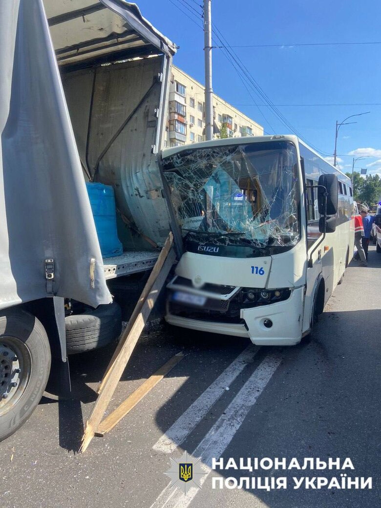 ДТП в Киеве на Каденюка