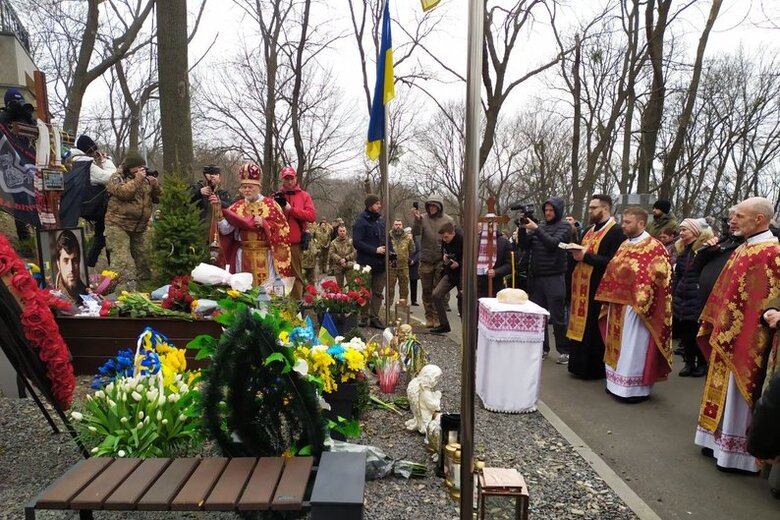 Панахида в річницю загибелі Да Вінчі (Михайла Коцюбайла) на Аскольдовій могилі в Києві, 7 березня 2024 року