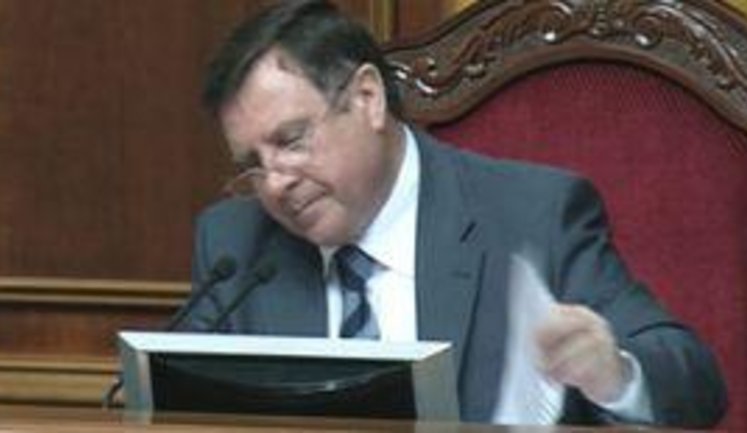 Мартынюк заговорил на английском и прочитал депутатский запрос о своем покушении на "государственного деятеля Ляшко". ВИДЕО.