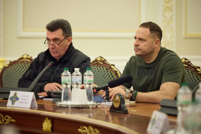 Зеленський провів засідання РНБО: розглядали забезпечення колективної безпеки України 13