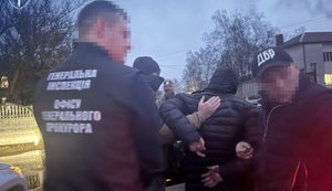 Прокурора Корюківської окружної прокуратури затримано на хабарі 2,5 тис. дол., - Кравченко. ФОТО