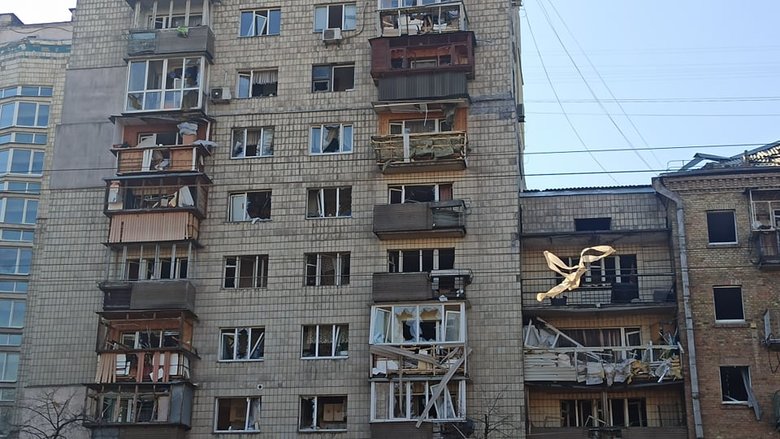 Наслідки падіння збитої російської крилатої ракети на Куренівку в Києві 22 Наслідки падіння збитої російської крилатої ракети на Куренівку в Києві 22