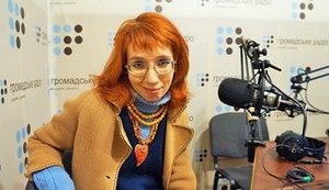 Козаки в Москві зірвали вечір української поетеси проросійських поглядів Більченко. Її затримувала поліція (оновлено)