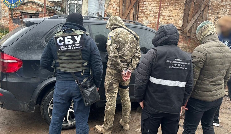 Сержант ВСП задержан в Сумах на взятке 3 тыс. дол. за помощь в уклонении от мобилизации. ФОТО