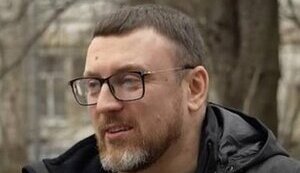 Родственники нового прокурора Винницкой области Ткаленко, которого Татаров пригласил на день рождения, купили недвижимости в Киеве на более чем $1 млн, - Bihus.info. ВИДЕО