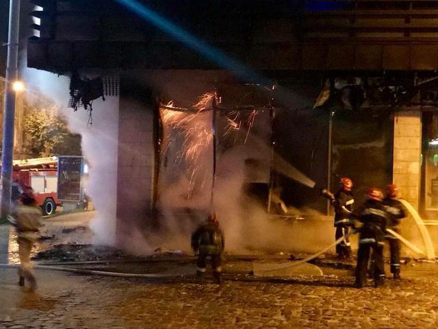 Уночі у Львові згоріло відділення Сбербанку Росії, - ДСНС 03
