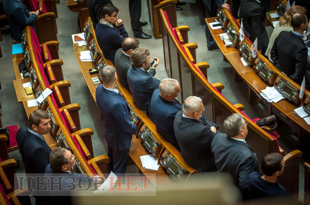 Як минув день у Раді: правоохоронці в сесійній залі, Фейсбук Литвина і Савченко, яка затрималася після засідання 05 Як минув день у Раді: правоохоронці в сесійній залі, Фейсбук Литвина і Савченко, яка затрималася після засідання 05