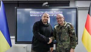 Министр обороны Украины Рустем Умеров провел встречу с генералом Карстеном Броером